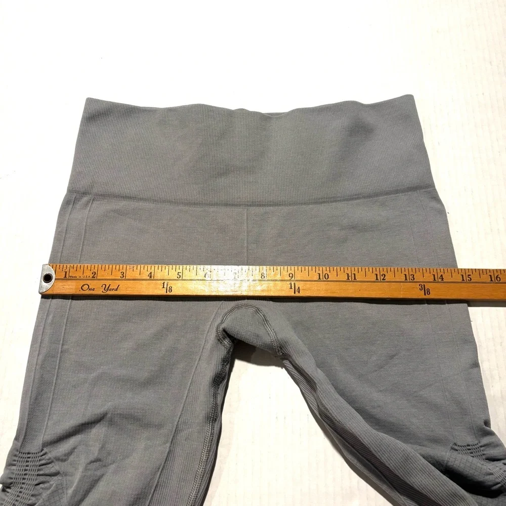 Lululemon In The Flow Crop II Leggings Grey Seamless‎ Women’s Size 6